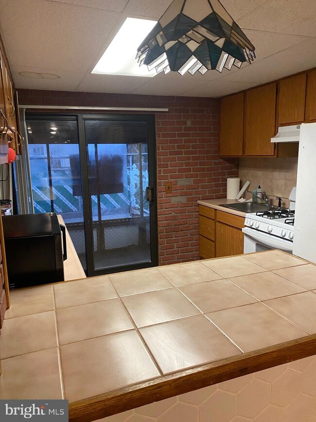 2756 Plum St, Philadelphia, PA 19137 - photo 4