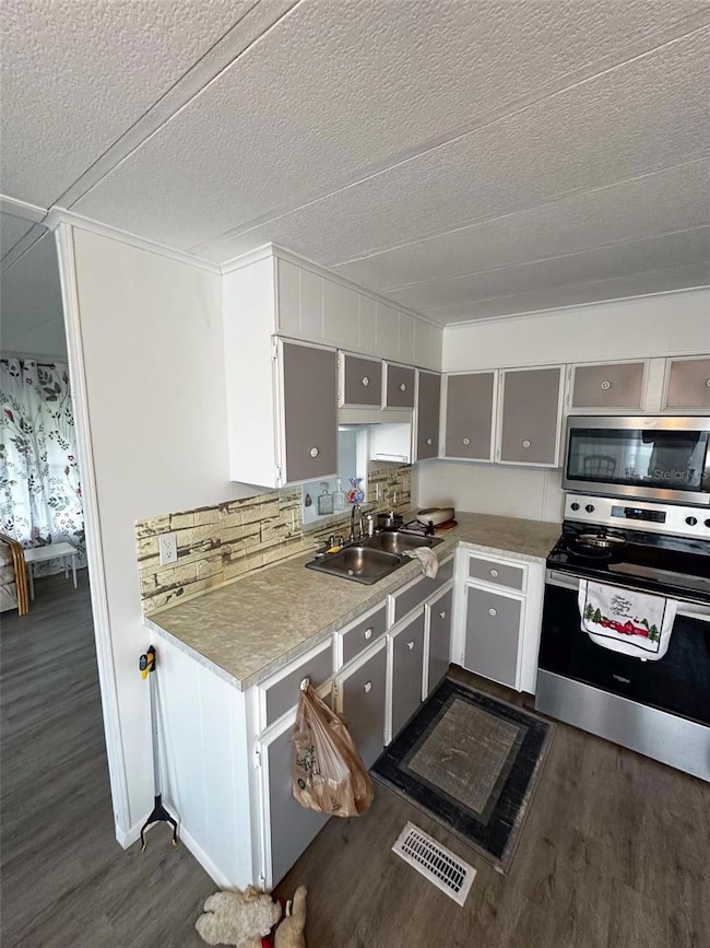 527 Egret Cir, Sebastian, FL 32976 - photo 6