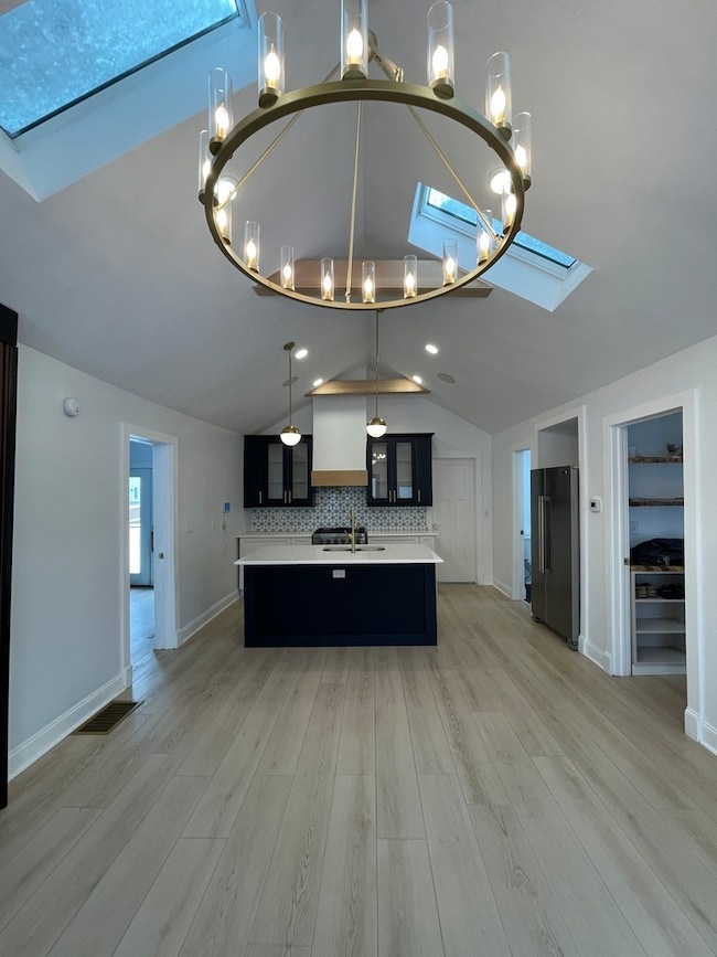 607 W Olive St, Bloomington, IL 61701 - photo 3