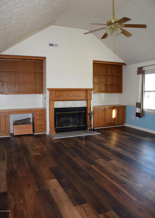 912 Stately Pine Rd_Living_1