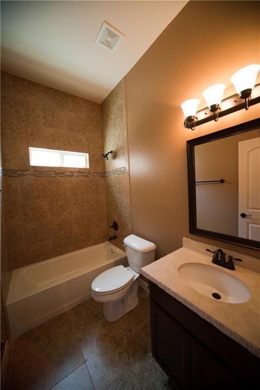 929 Clapham St, Horizon City, TX 79928 - photo 5