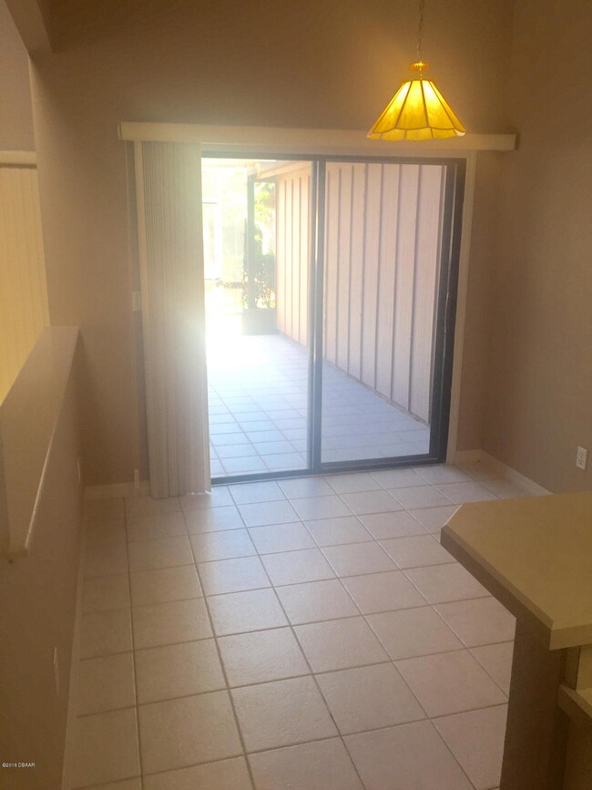 1918 Sprucewood Way eat in kitchen