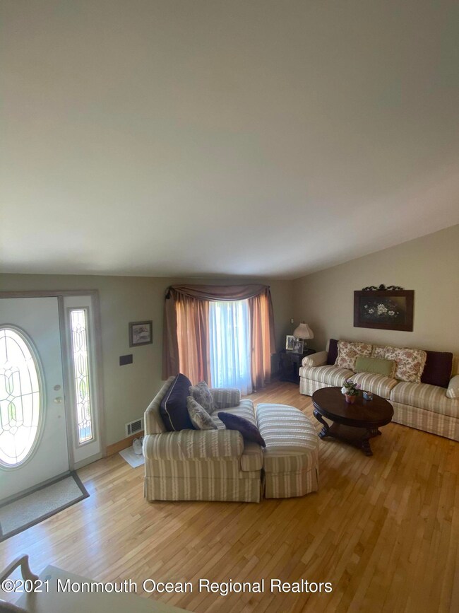 19 Dartmouth Dr.