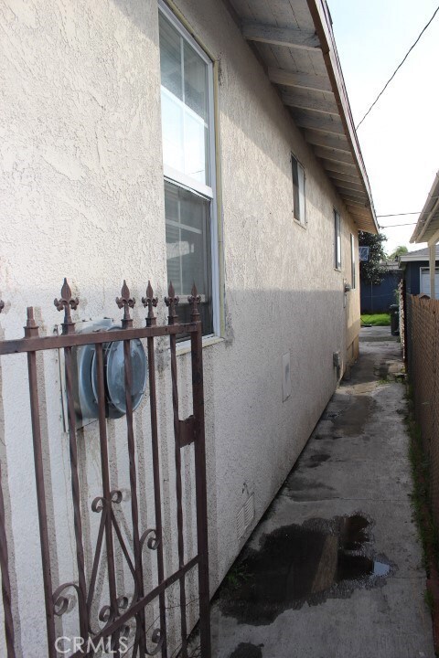3120 Oakwood Ave, Lynwood, CA 90262 - photo 5