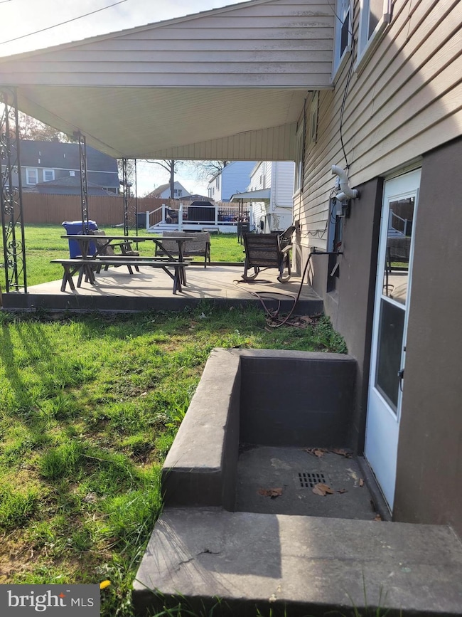 1217 Sheridan St, Reading, PA 19611 - photo 4