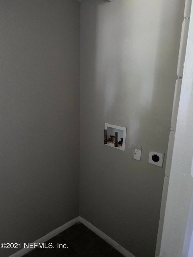 6330 Fabian Dr, Jacksonville, FL 32210 - photo 4