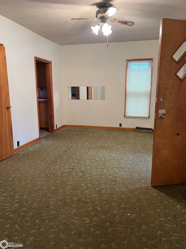 114 E Clarinda Ave, Shenandoah, IA 51601 - photo 6