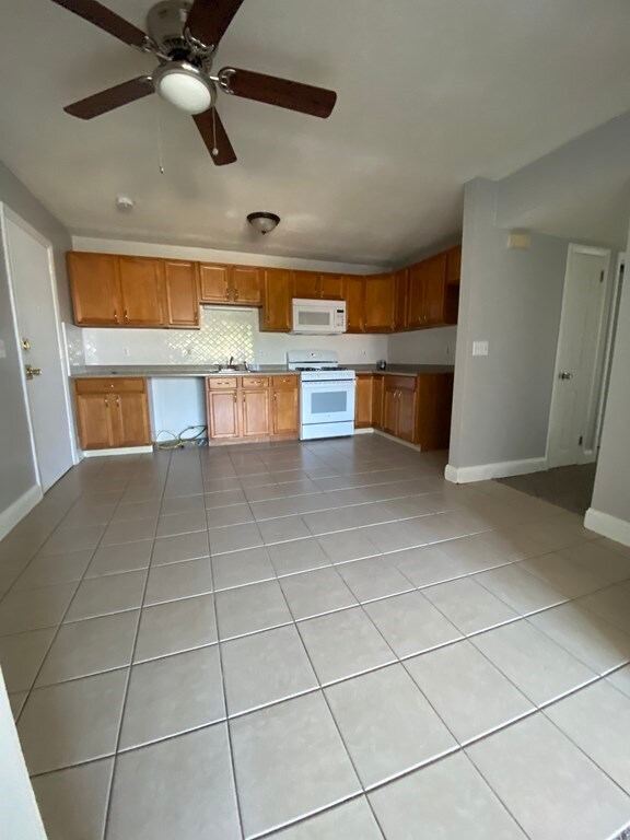 215 Glasgow St unit 5, Fall River, MA 02721 - photo 2