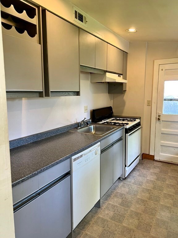 21 Lafayette St, Marblehead, MA 01945 - photo 3