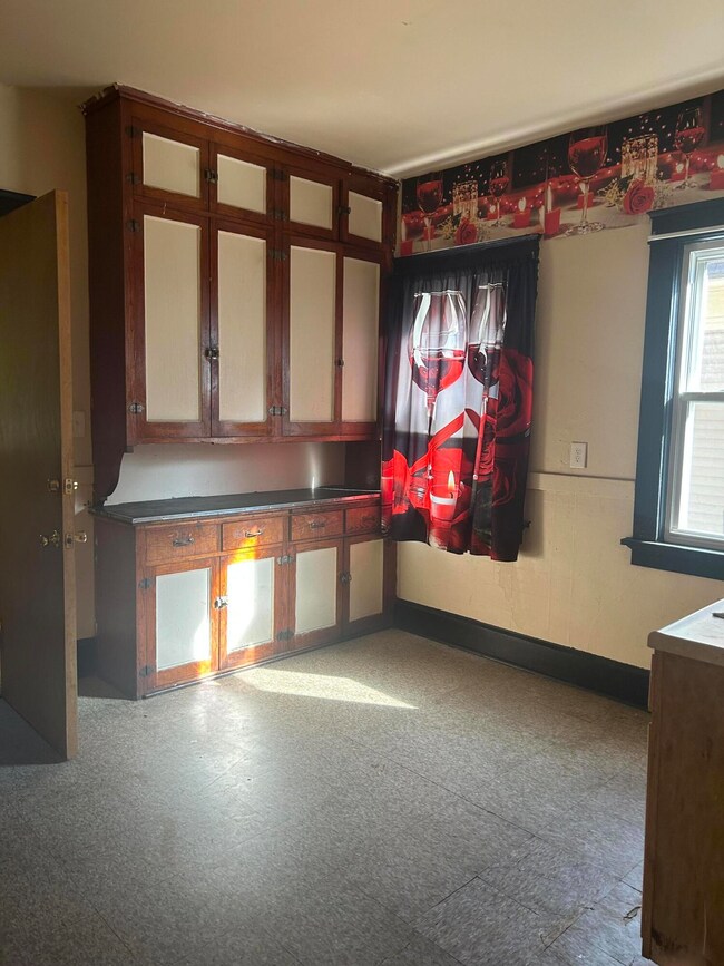 2422 N 40th St unit 2424, Milwaukee, WI 53210 - photo 4