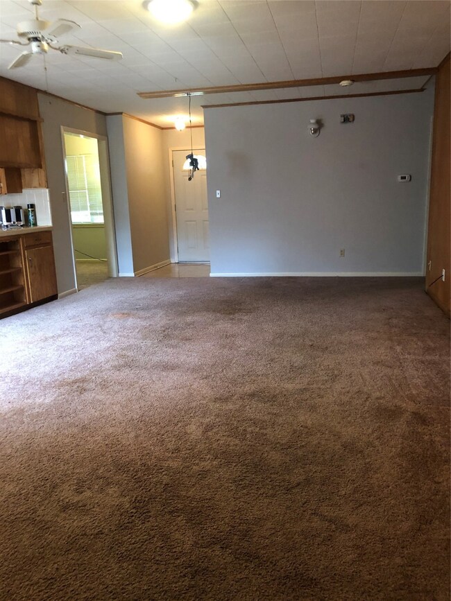 4024 Crescent Dr, Bay City, TX 77414 - photo 6