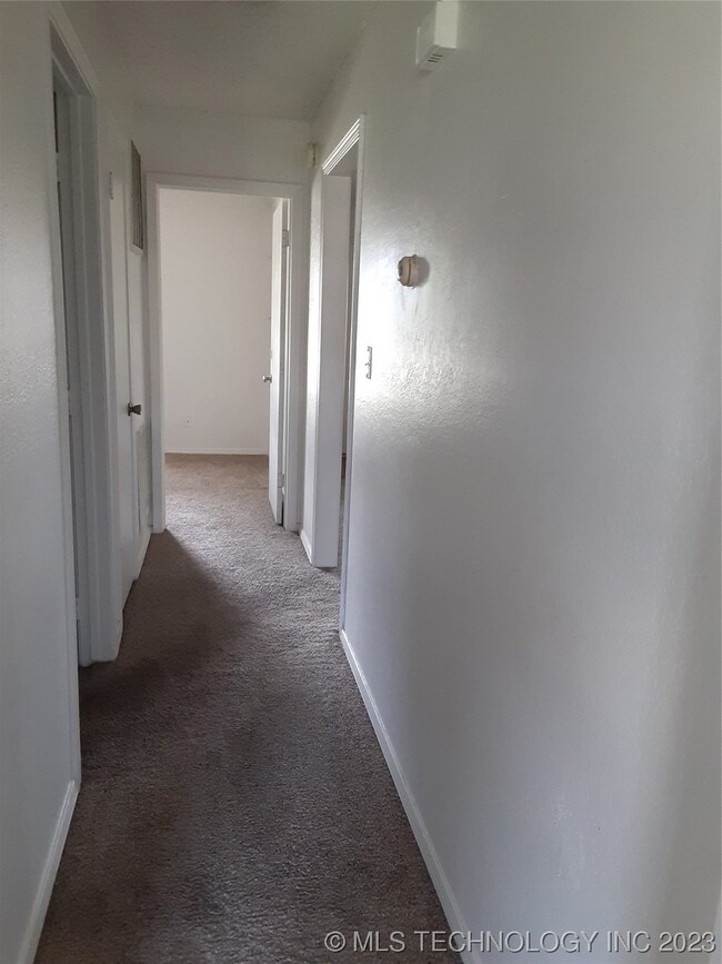 1102 N Willow Dr, Claremore, OK 74017 - photo 4