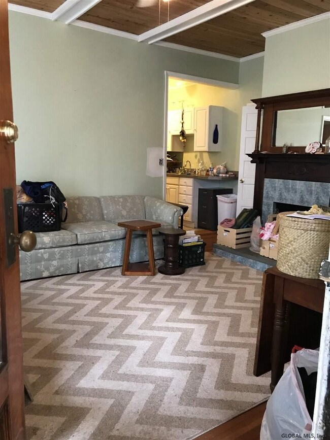 164 Spring St unit 4, Saratoga Springs, NY 12866 - photo 3