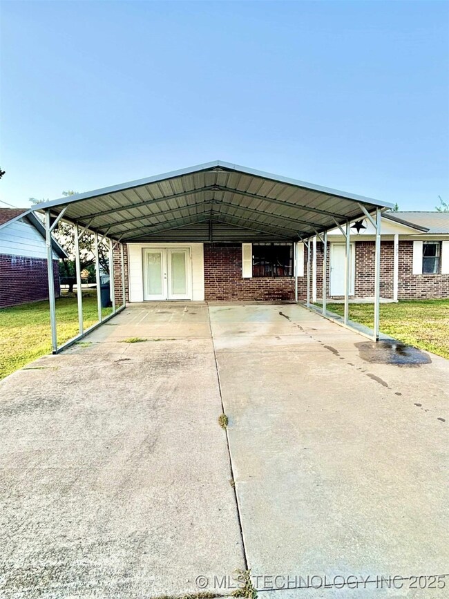 707 NE H St, Stigler, OK 74462 - photo 4