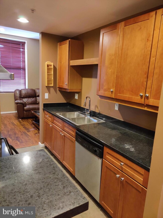 1211 unit 406, Baltimore, MD 21230 - photo 6