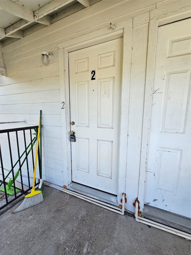 207 Moody St unit 2, Houston, TX 77009 - photo 2