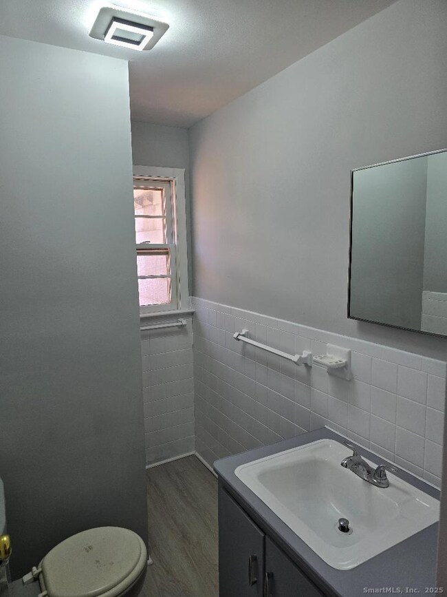 401 Farmington Ave, Waterbury, CT 06710 - photo 7