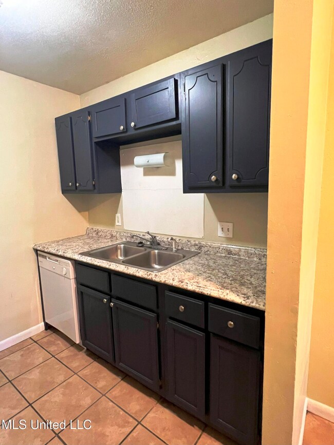 1015 Park Row Ave unit 4, Long Beach, MS 39560 - photo 3