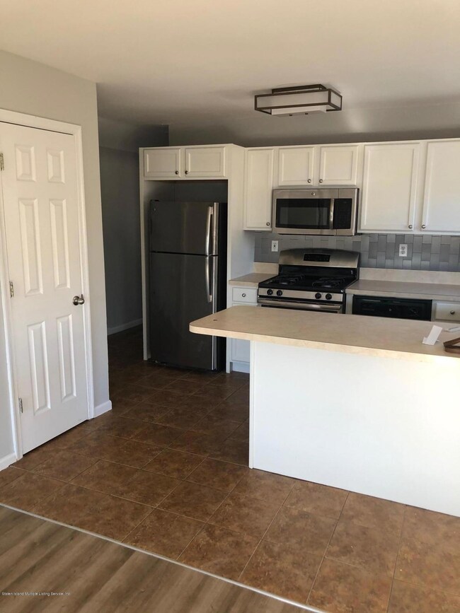 71 Railroad Ave, Staten Island, NY 10305 - photo 6