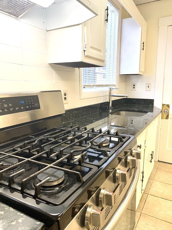 11 Mapleton St unit ROOM, Brighton, MA 02135 - photo 3