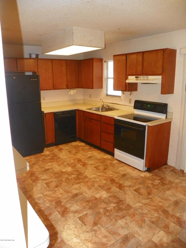 2505 Hidden Village Dr, Jacksonville, FL 32216 - photo 6