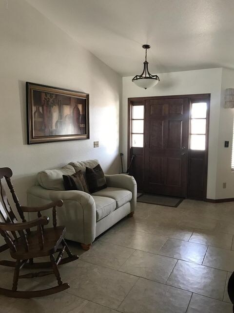 Living Rm/Entry
