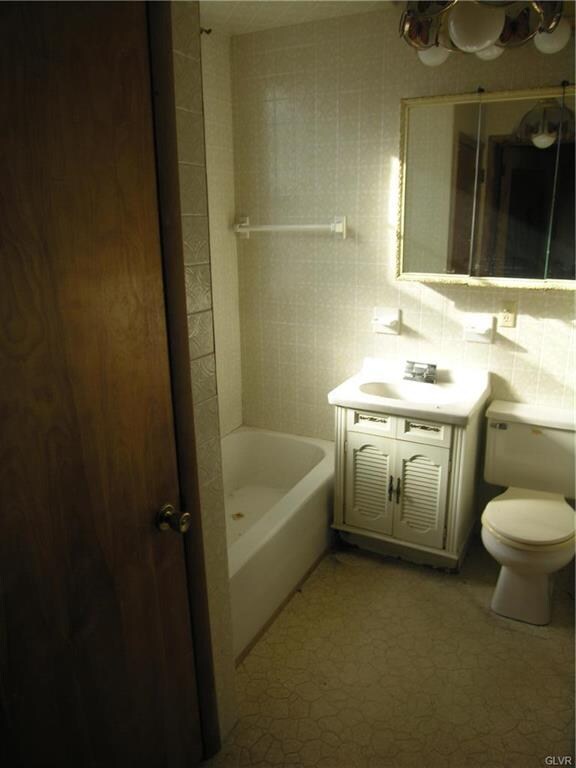 313 E Bertsch St, Lansford, PA 18232 - photo 7