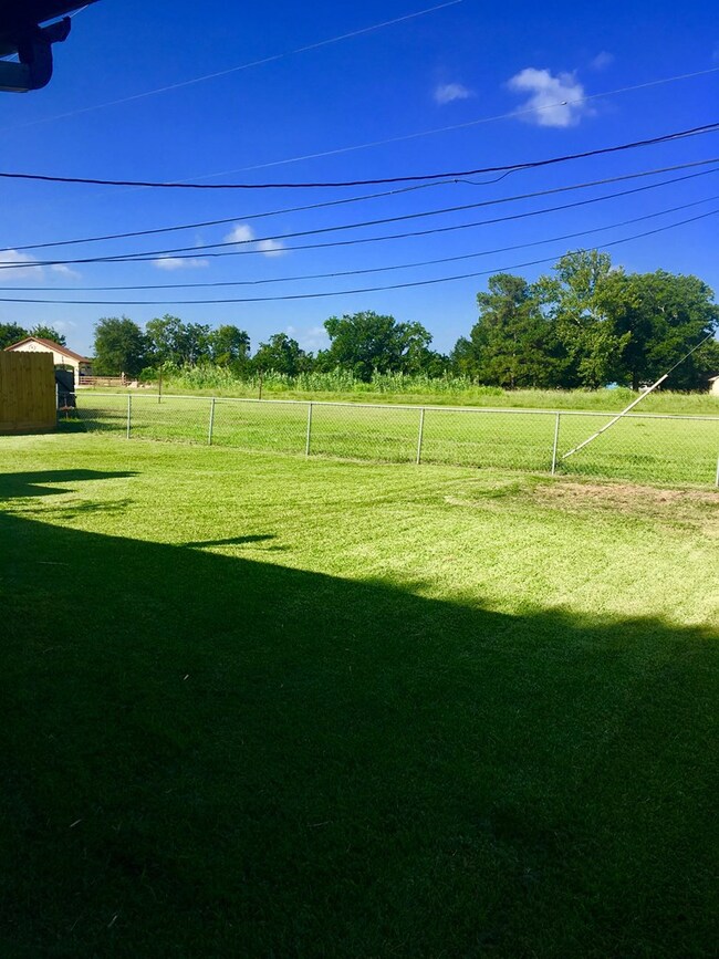 112 Ronald Ave, Bay City, TX 77414 - photo 4