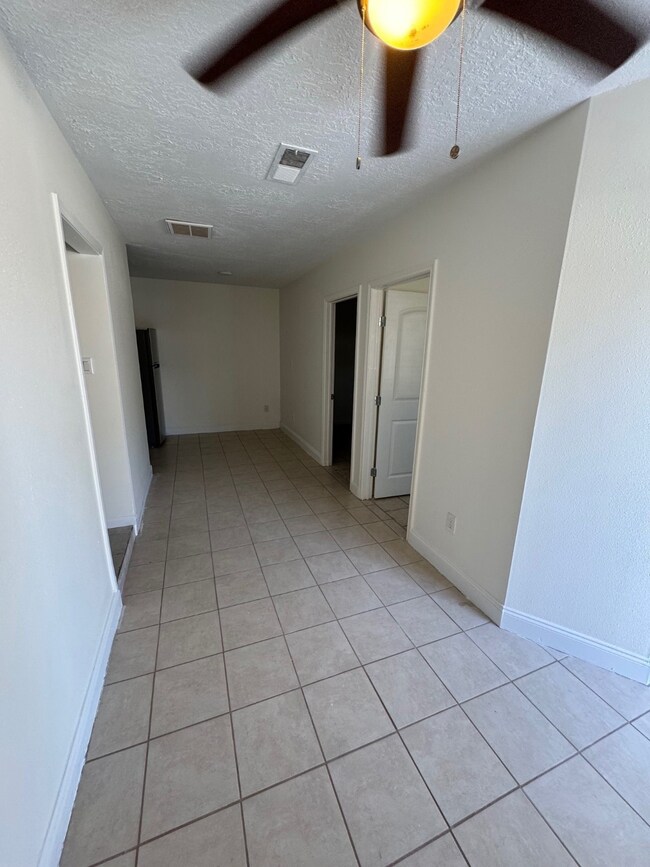 10134 Kirkglen Dr unit 3, Houston, TX 77089 - photo 3
