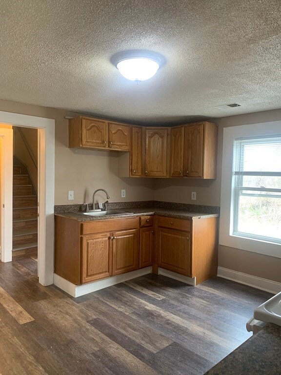 138 Colton St, Springfield, MA 01109 - photo 5