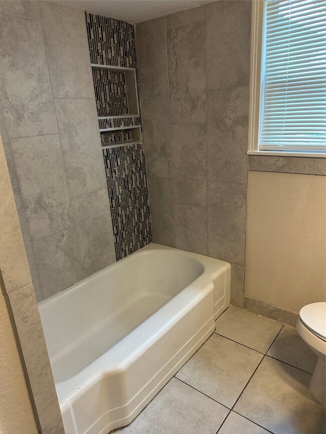 4823 Arvilla Ln, Houston, TX 77021 - photo 2