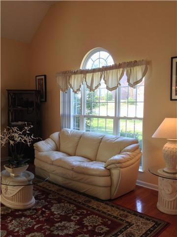 FORMAL LIVING AREA