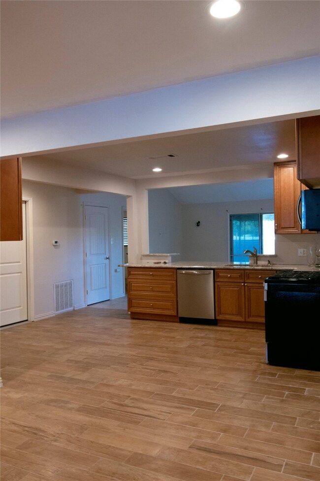 5834 Par Four Dr, Houston, TX 77088 - photo 5