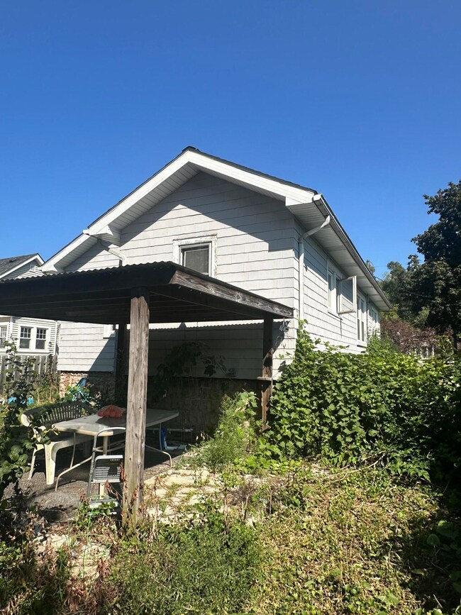 312 N Kelly St, Hobart, IN 46342 - photo 5