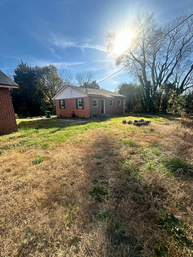 2147 Wilson Heights Ave, Charlotte, NC 28216 - photo 4