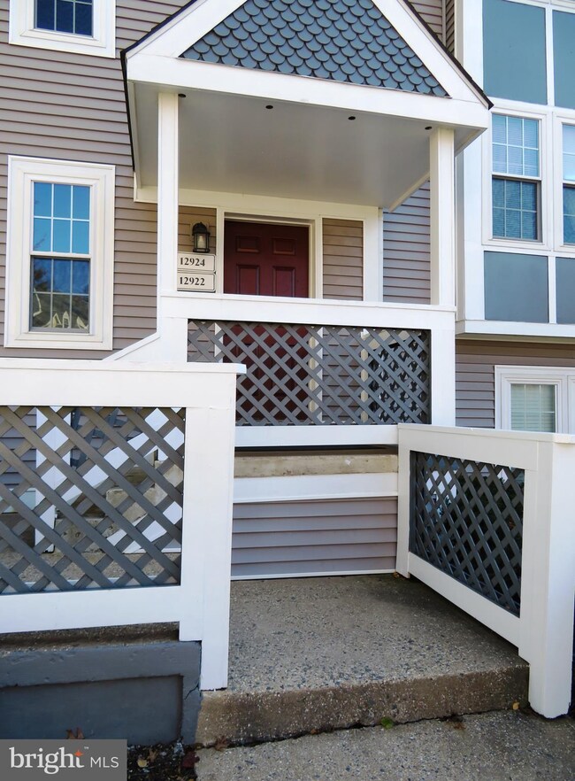 12922 Grays Pointe Rd unit C, Fairfax, VA 22033 - photo 2