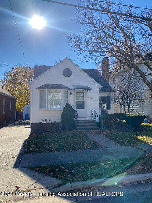 1315 Berten St, Lansing, MI 48910 - photo 2
