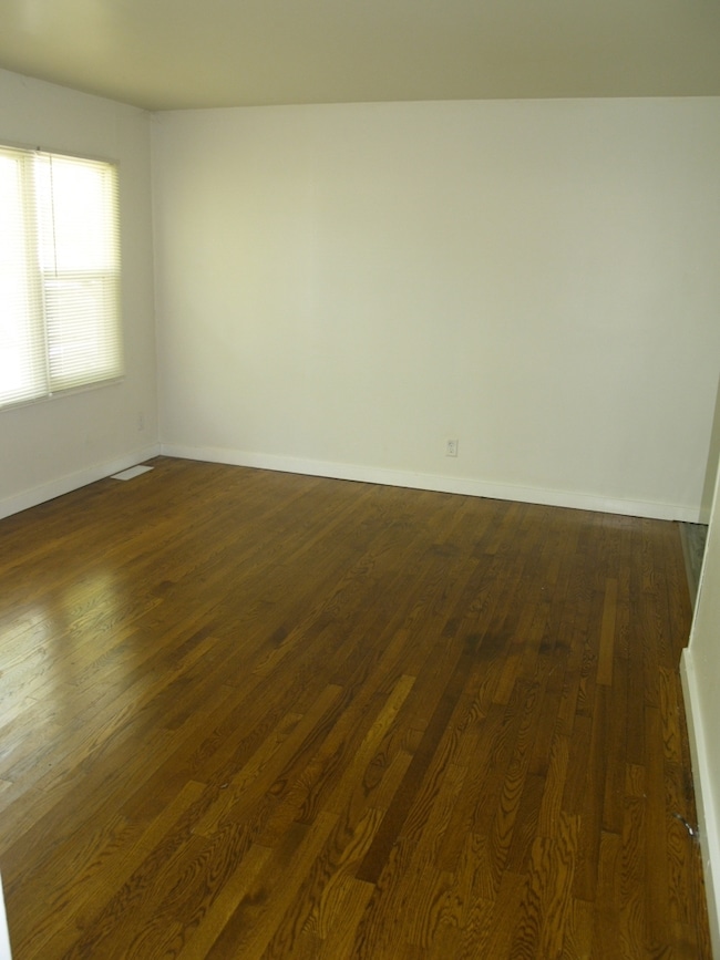 22431 Strassburg Ave, Sauk Village, IL 60411 - photo 3