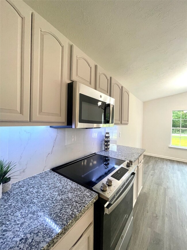 26664 E Christine Dr, Splendora, TX 77372 - photo 7