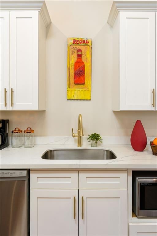 Kitchen with all appliances