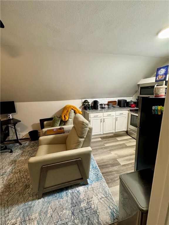 15 Rock St unit 2, Bristol, RI 02809 - photo 4