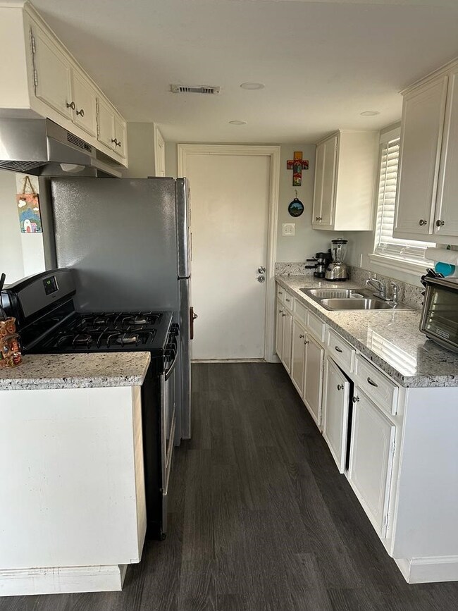 7725 Charlesmont St, Houston, TX 77016 - photo 7