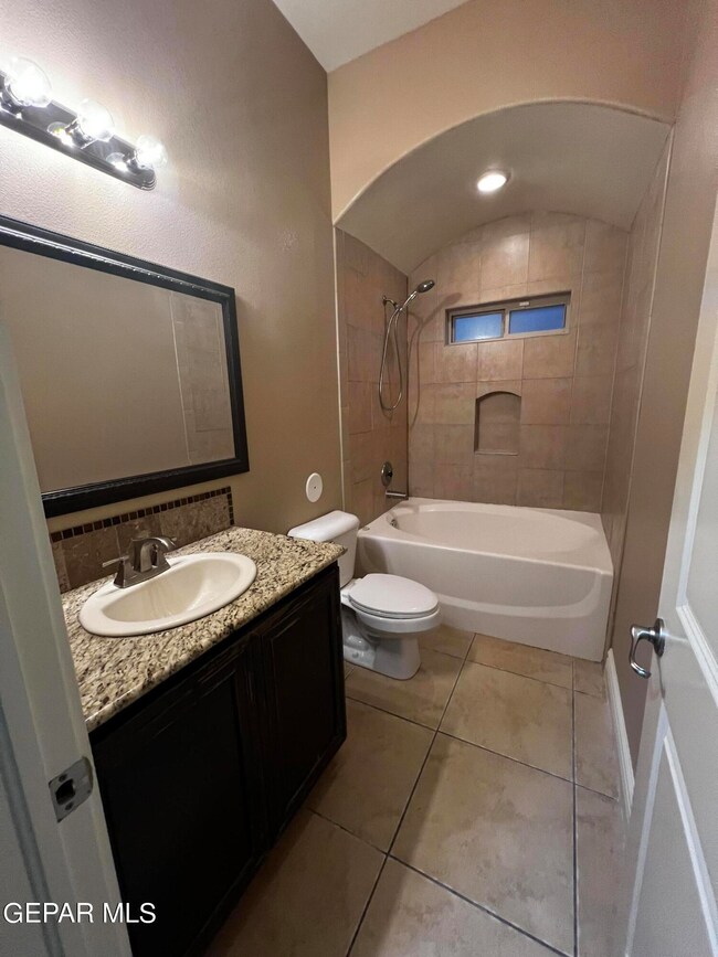 808 Desert Sky Dr, Horizon City, TX 79928 - photo 7