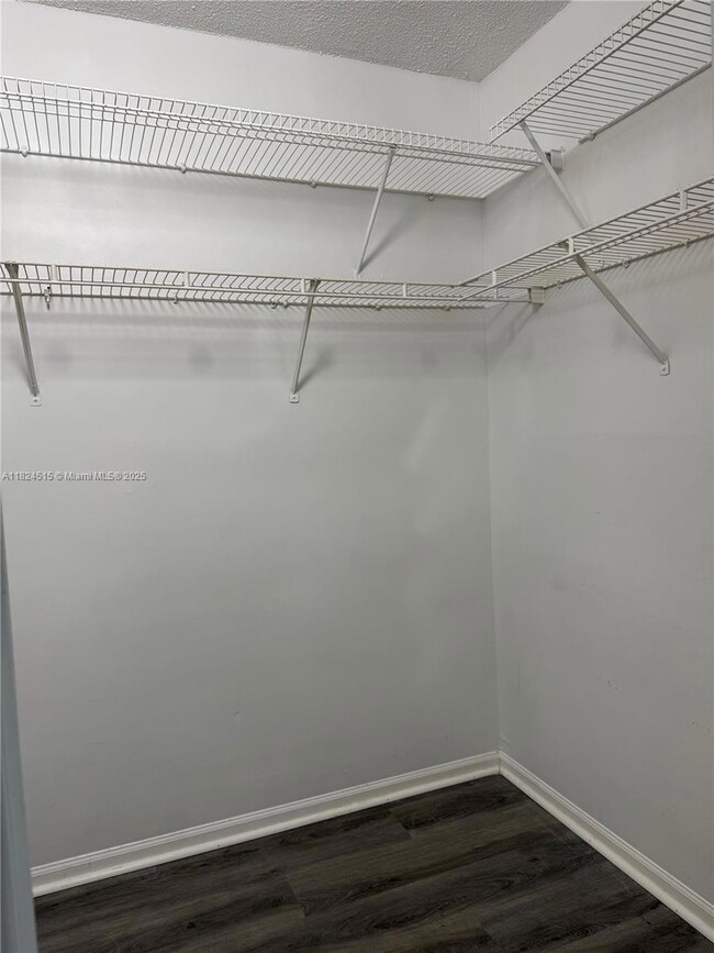 in the primary Master provides excellent storage space.