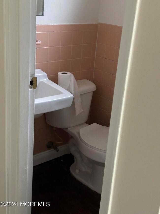 824 Main St unit 826, Belford, NJ 07718 - photo 5