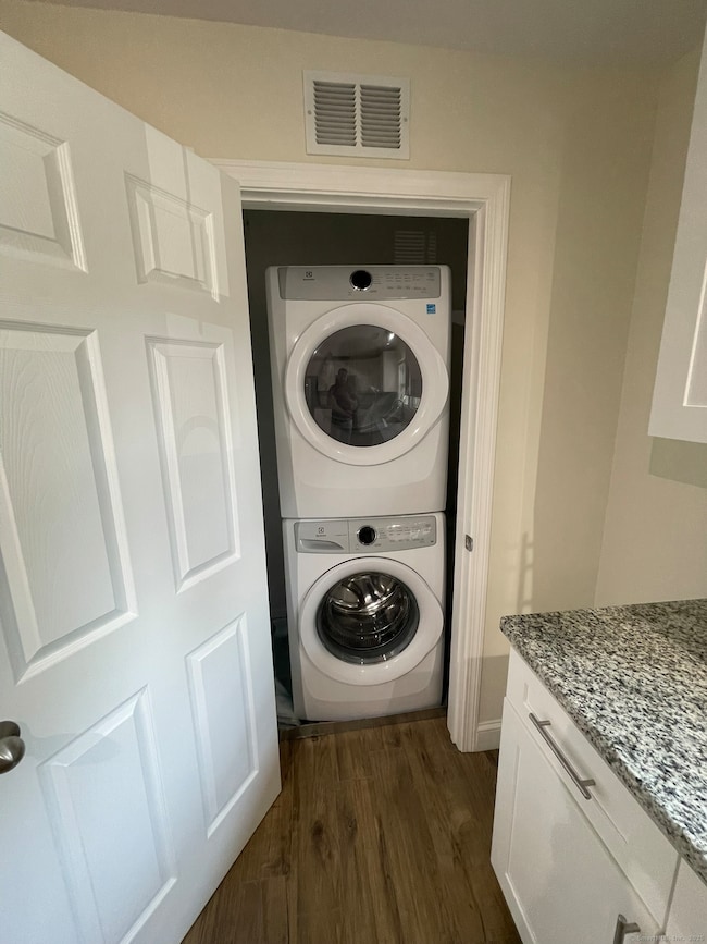 22 Culver Ln unit 2, North Haven, CT 06473 - photo 5