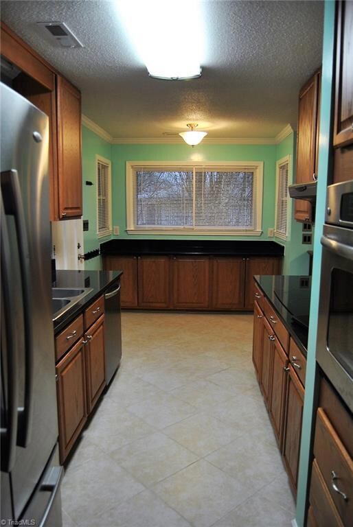 803 Oakdale Dr, Statesville, NC 28677 - photo 6