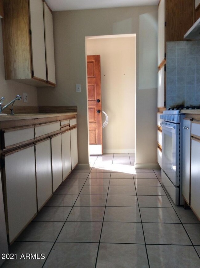 7526 E Minnezona Ave, Scottsdale, AZ 85251 - photo 3