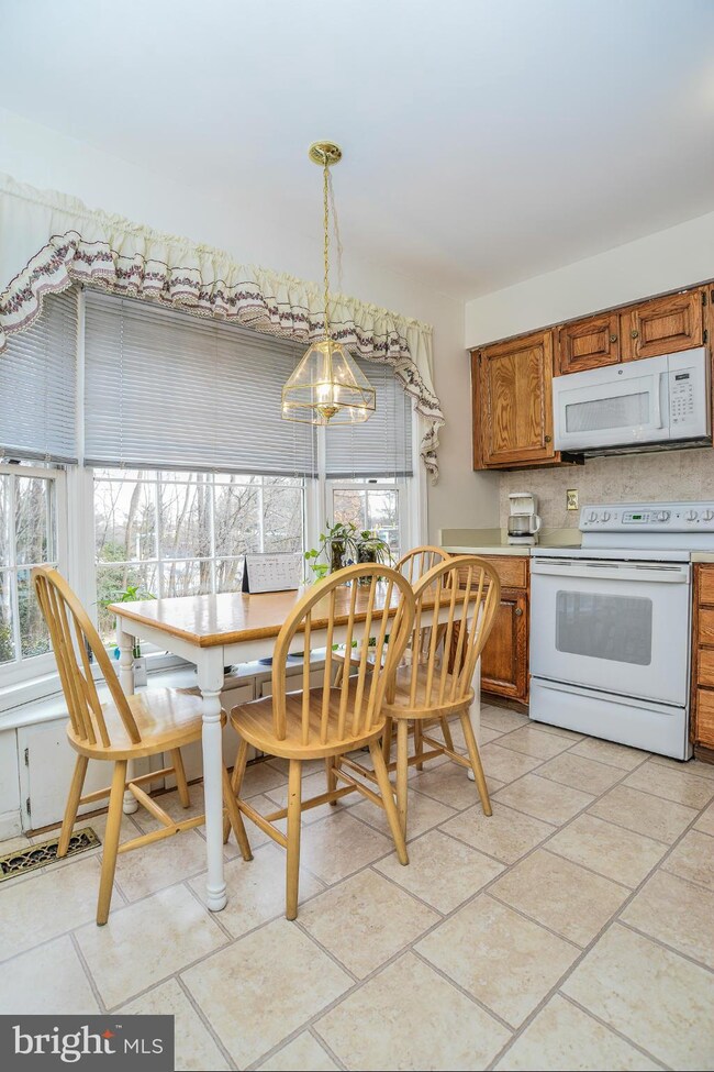 6111 Heron Pond Ct, Burke, VA 22015 - photo 5