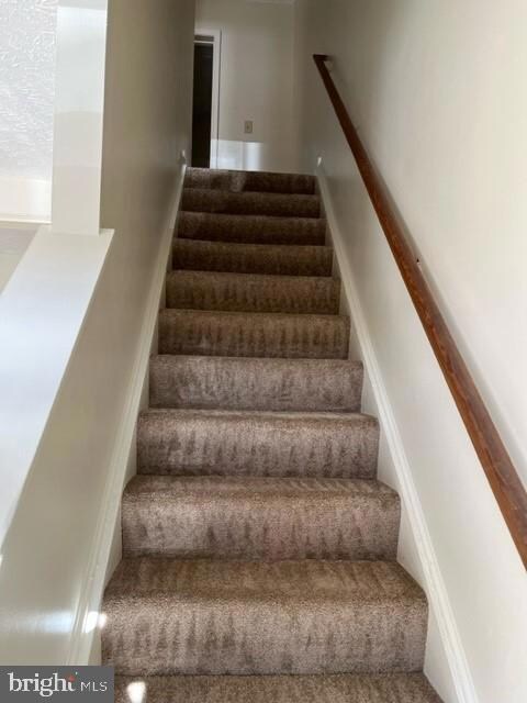 303 Sutton Ct, Winchester, VA 22601 - photo 4